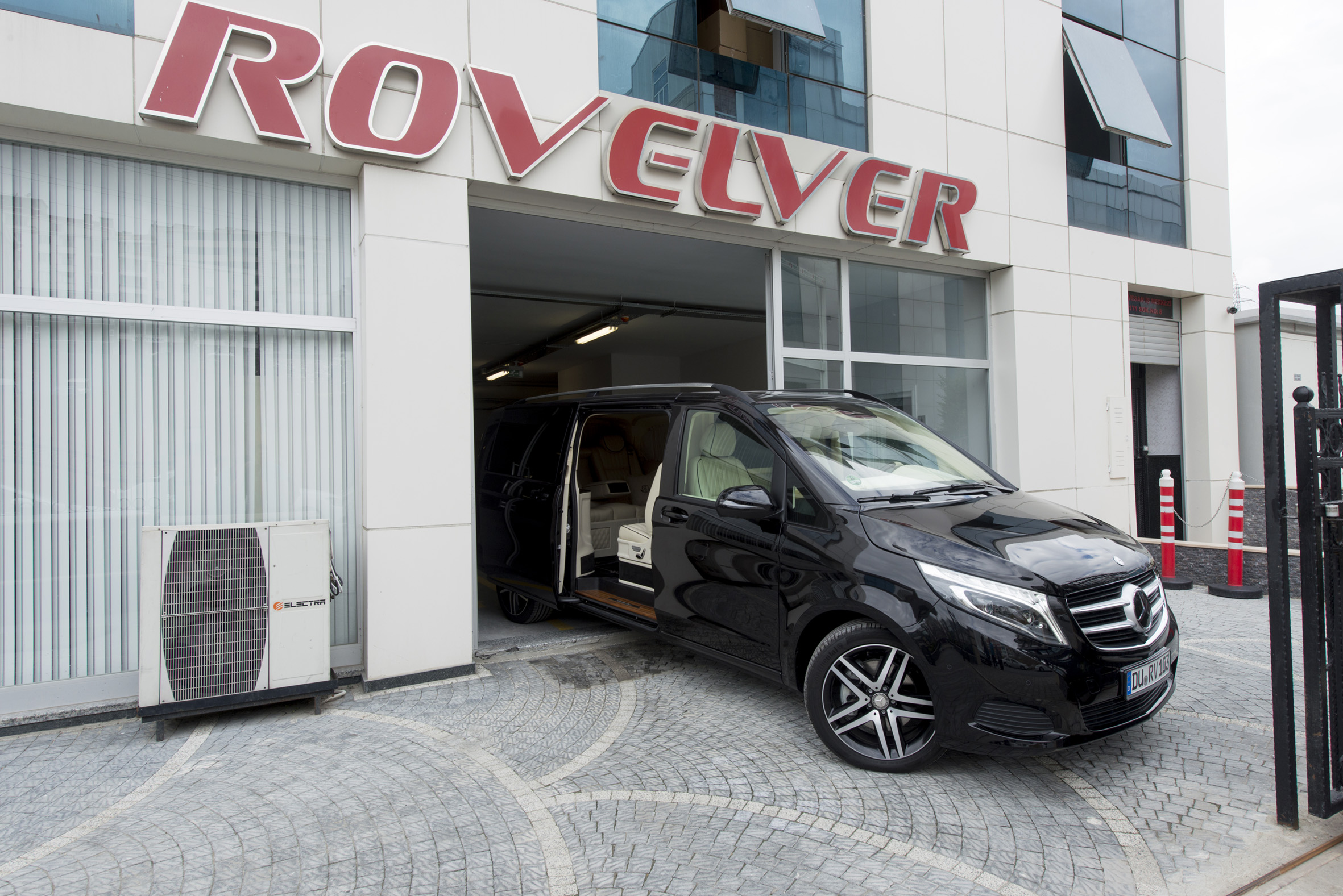 Vip-van-Mercedes-Rovelver-luxury-design